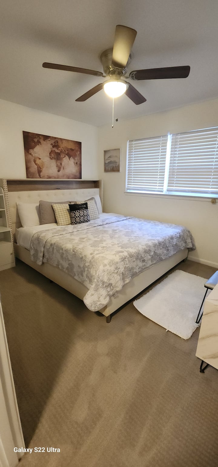 Луксузен пуф кревет со широк 180 – 200 см