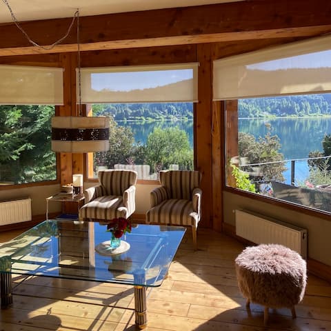 Top Airbnb: La Esmeralda - House on the lake with private beach en Río Negro