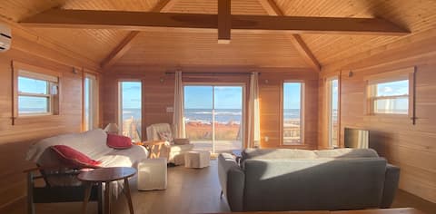 Top Airbnb: PEI Oceanfront Cottage - beach & nature trails in Kings