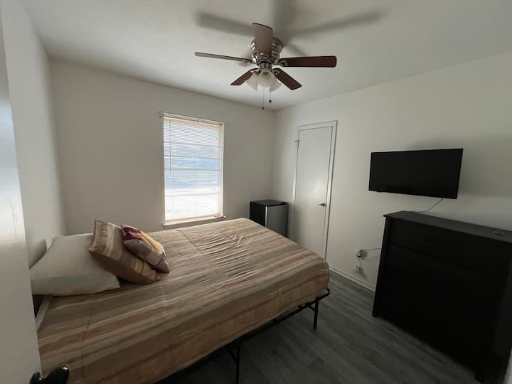 Private Room- Longer The Stay, Lower The Price - Lancaster, TX