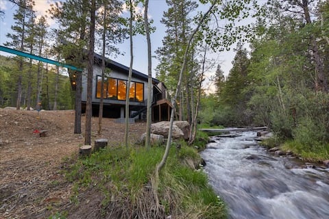 Updated Cozy Cabin on the River | Hot Tub | Beach