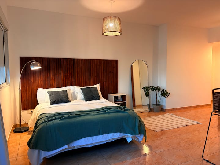 Monoambiente amoblado con cochera propia y WiFi en Villa Ortúzar
