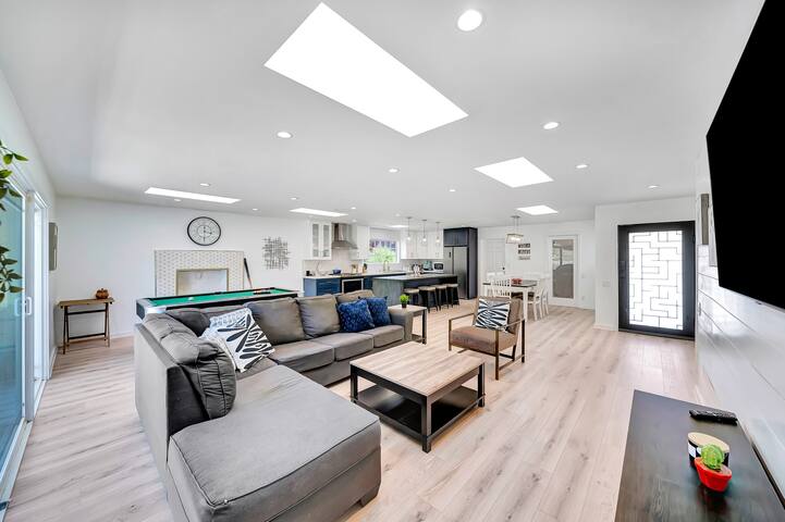 Luxury new remodeled Calabasas 4bd home gallery image 3