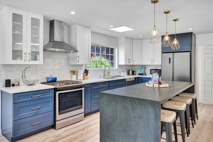 Luxury new remodeled Calabasas 4bd home gallery image 5