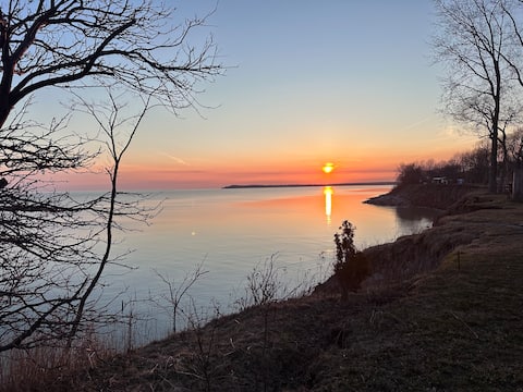 Cozy Lakeside Getaway: Relax. Refresh. Repeat.