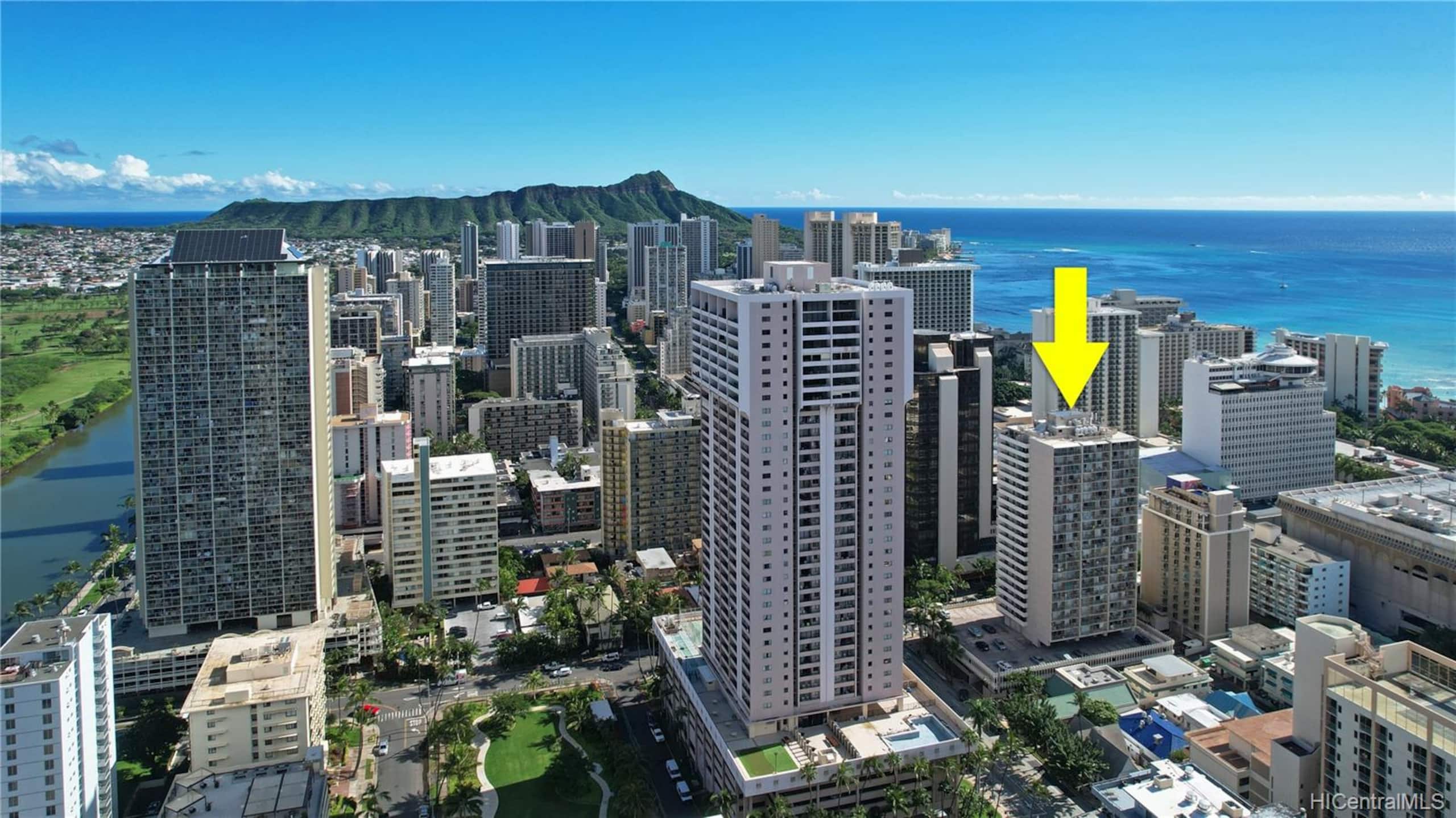 Modern and Clean Studio w Parking & Ocean View - Image 18