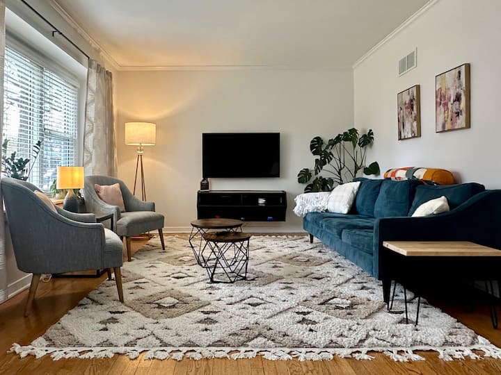 Home In Overland Park- Big Basement And Office! - Overland Park, KS