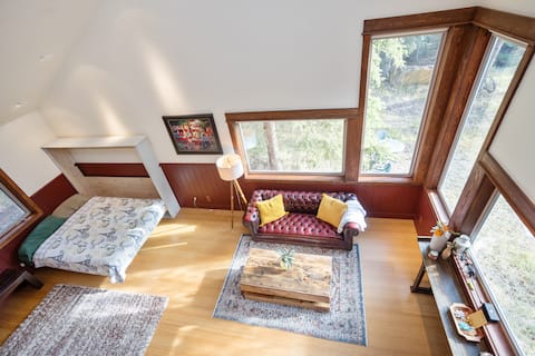 Top performing Airbnb: Luxurious Studio Flat w/Loft in Helena Flats