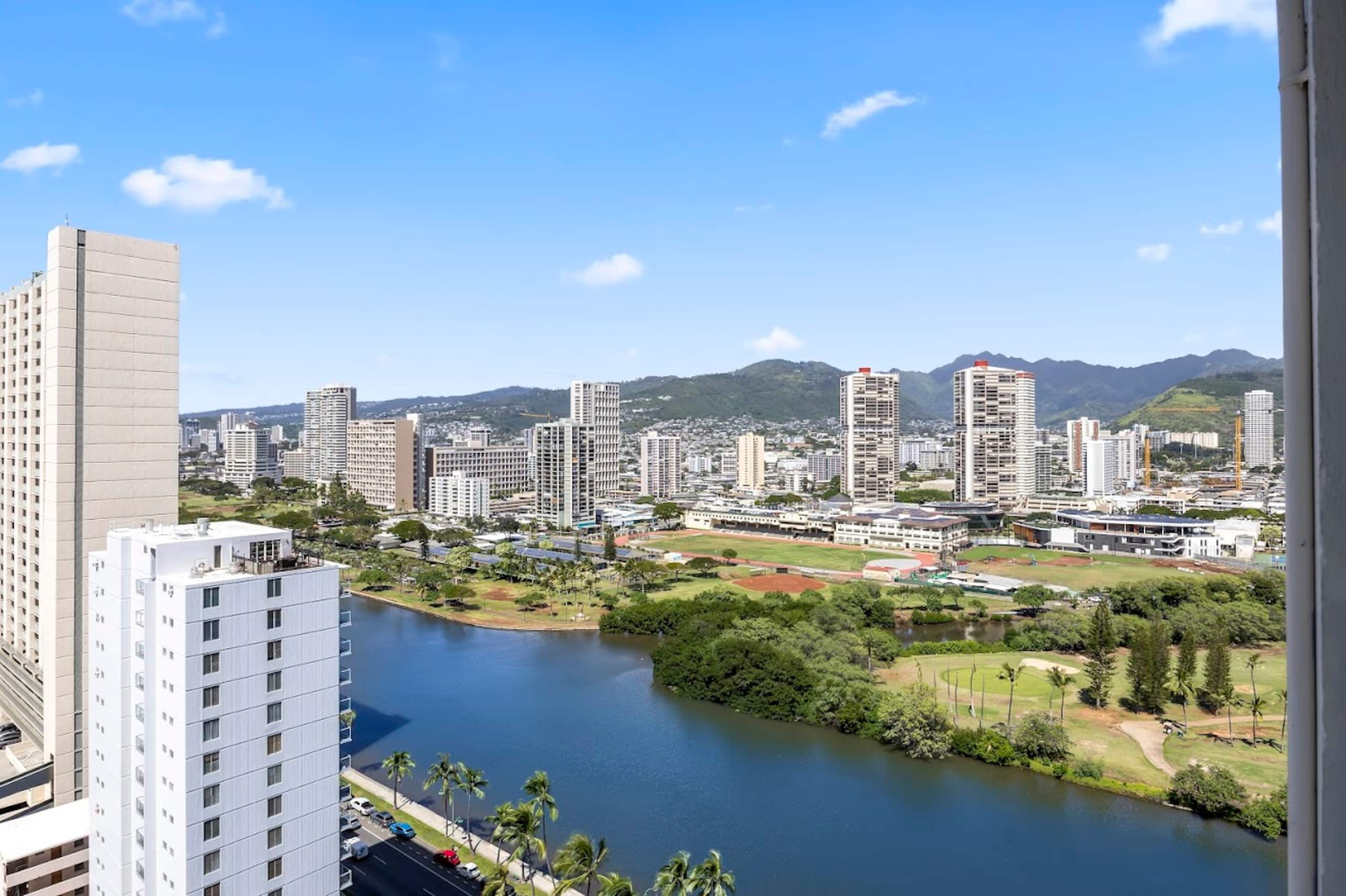 Condo in Honolulu · ★4.86 · Studio · 2 beds · 1 bath - Image 30