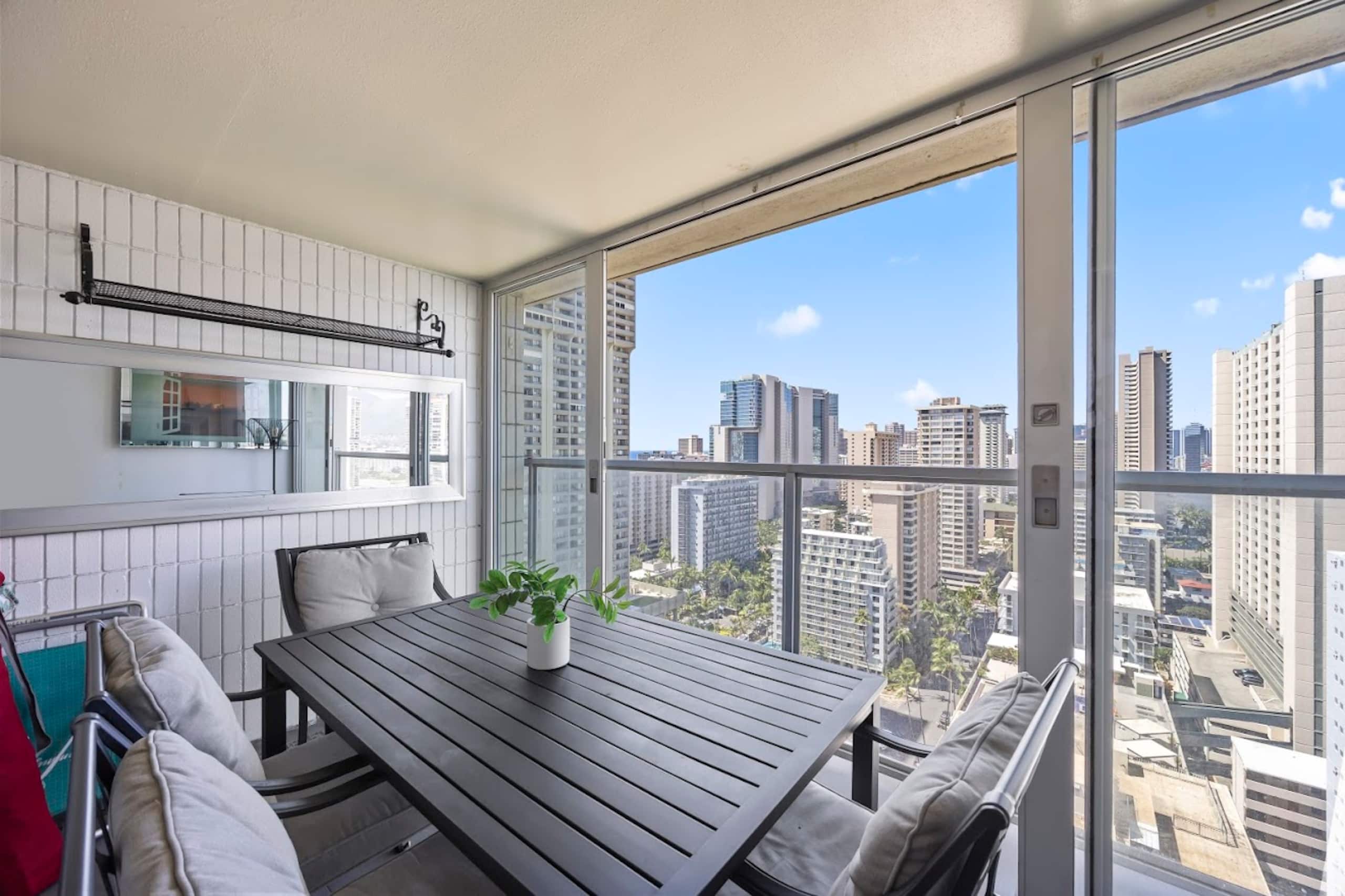Condo in Honolulu · ★4.86 · Studio · 2 beds · 1 bath - Image 28