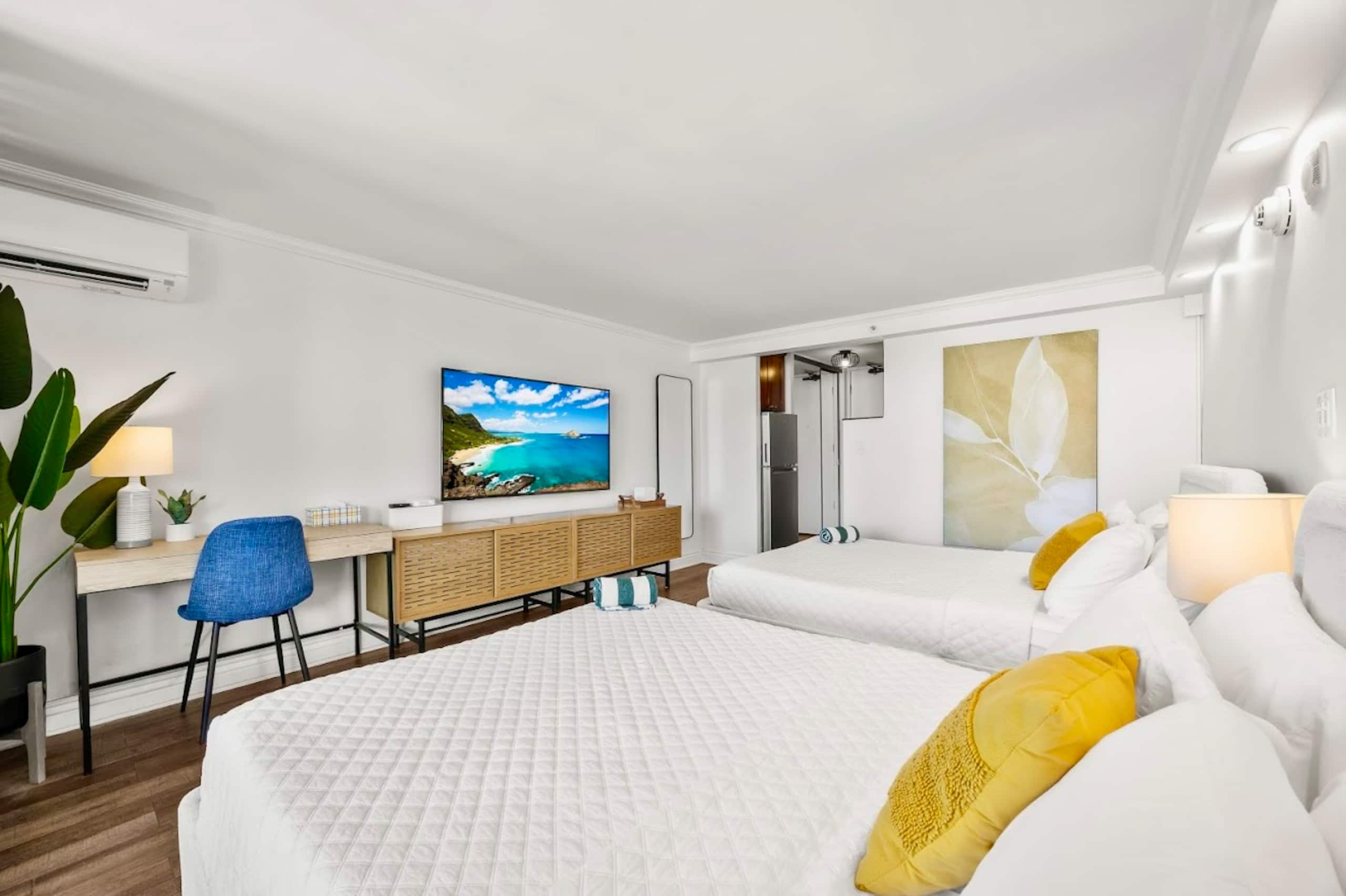 Condo in Honolulu · ★4.86 · Studio · 2 beds · 1 bath - Image 10