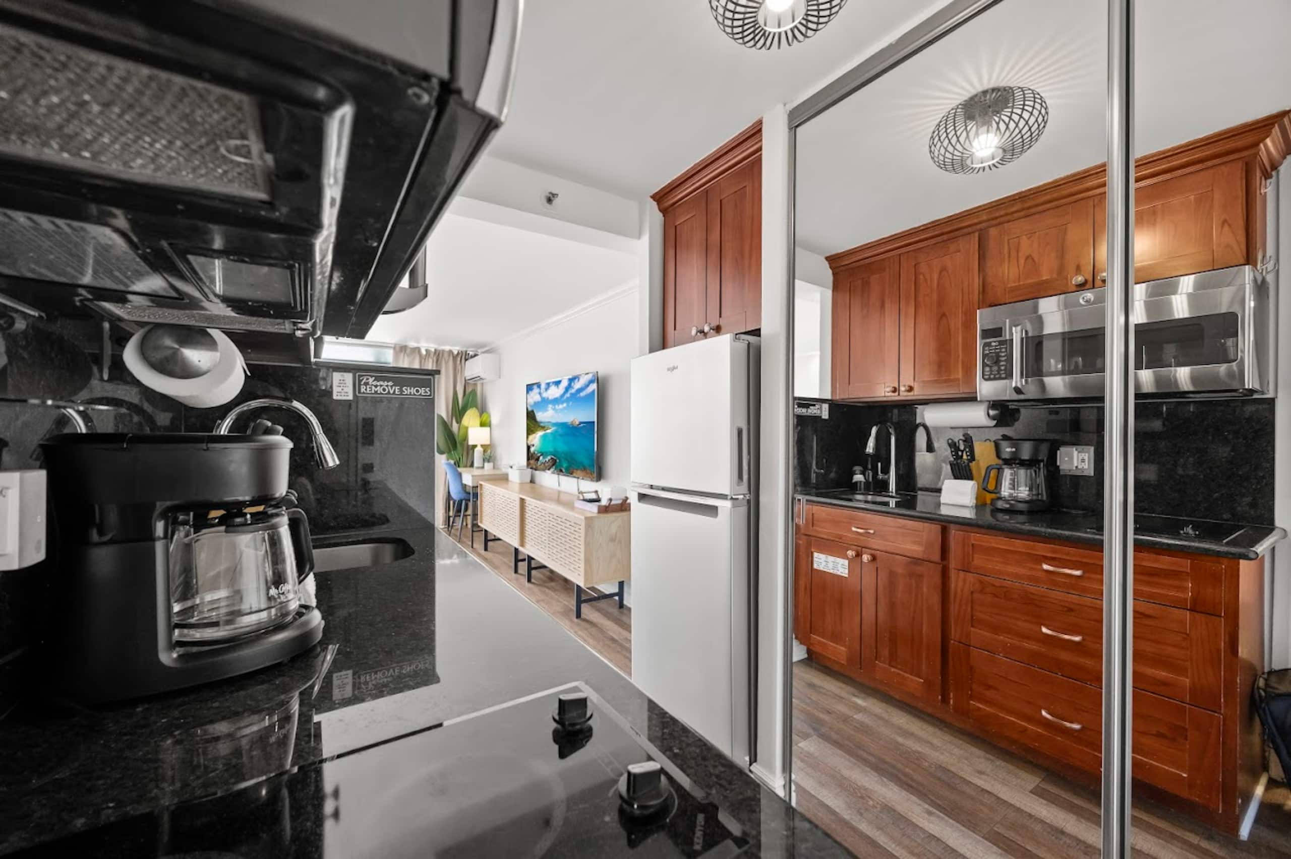 Condo in Honolulu · ★4.86 · Studio · 2 beds · 1 bath - Image 16