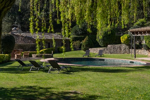 Masia Moli de Can Burjats with pool and fireplace