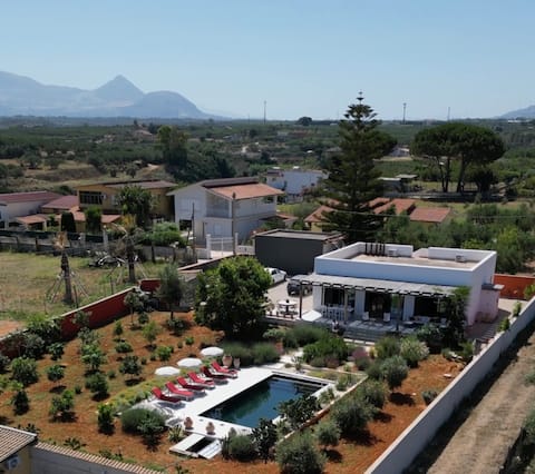 Casa citrus 
Beautiful villa with pool