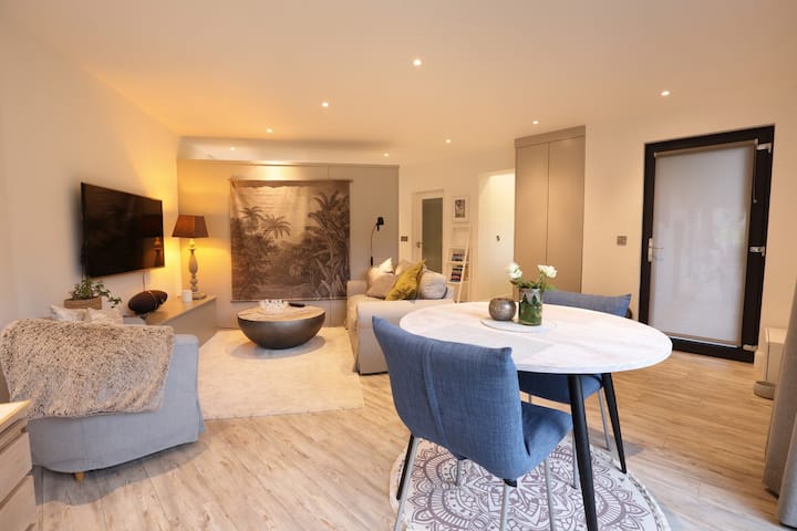 Calm Well Designed Apartment With Gorgeous Patio - Bray