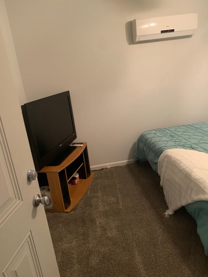 Pool House Bedroom. Separate from the House. 