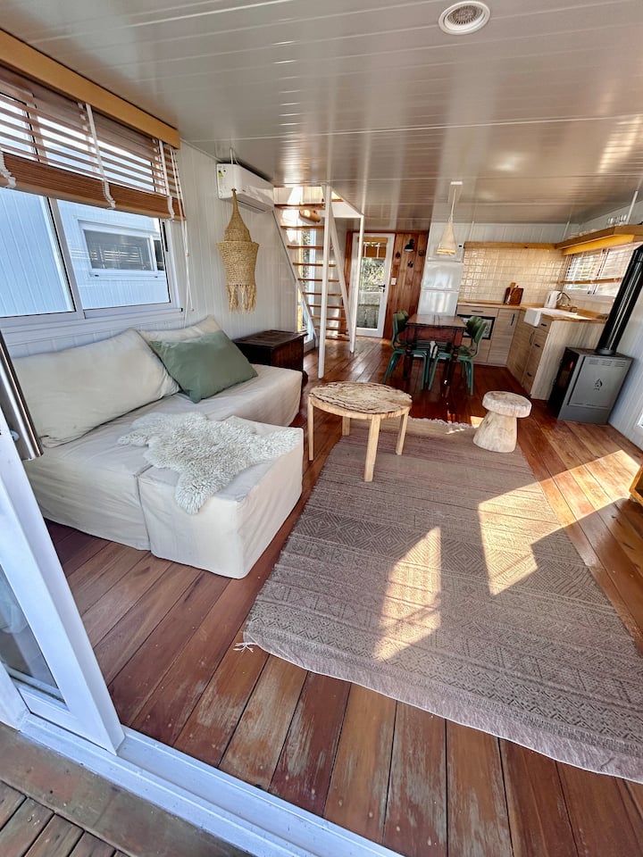 Casa náutica amarrada en Club Buenos Aires en San Fernando