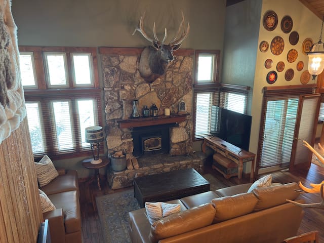 Mountainback Condominiums managed Airbnb listing 3