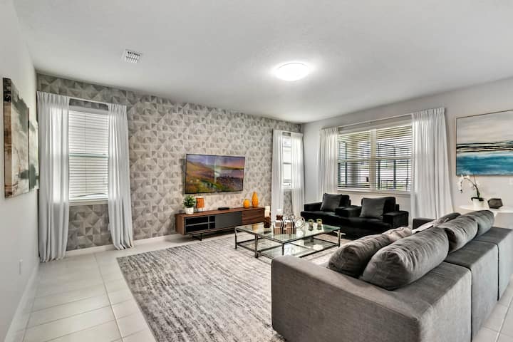 5 Bedrooms / 5.5 Bathrooms / Solara (1760 Sp) - Lake Buena Vista