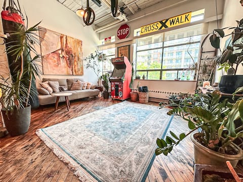 Top Airbnb: Urban Oasis: Zen Open Concept Artist Loft in Toronto—Danforth