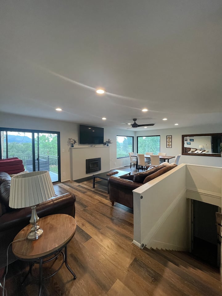 Luxury Modern Home With Stunning Mountain Views - Manitou Springs, CO