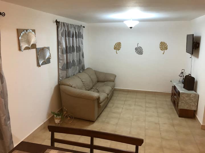 Casa Práctica, Excelente Ubicación - San Nicolás de los Garza