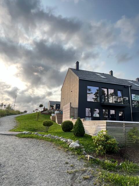 Spacious & large residence, 5 bedrooms & panoramic views!