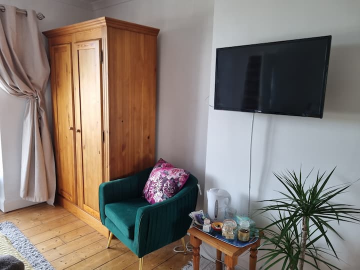 Bay View Ensuite Room, King Size Bed In Lyme Regis - Charmouth