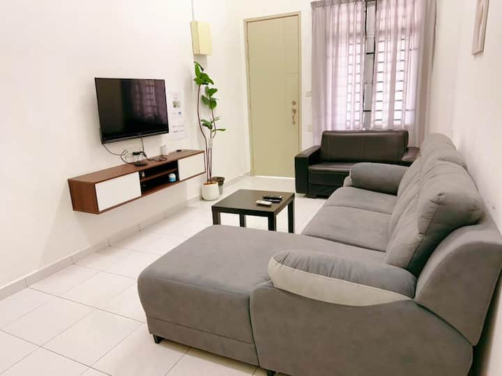 Kulai Indahpura 4br@12pax Wi-fi Near Jpo - Kulai