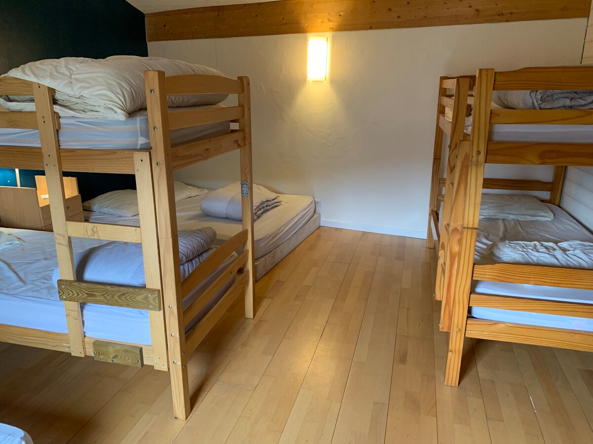 2x 90x190 ერთადგილიანი ორსართულიანი საწოლი
2 ორადგილიანი საწოლი 140x190