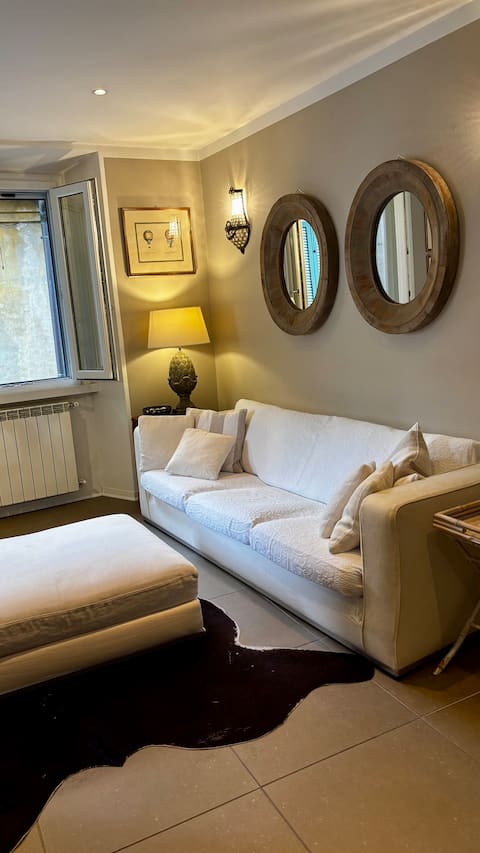 Successful Airbnb property: Chic apartment, city centre close to lake in Cernobbio