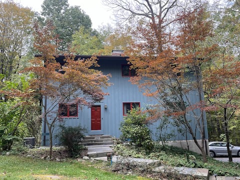 Contemporary 2 bedroom on 6+ Acres