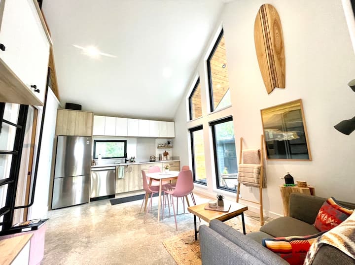 Ucluelet Scandinavian Cabin: Serene Spa Experience - Ucluelet