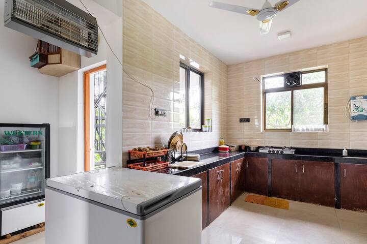 Full kitchen image 1