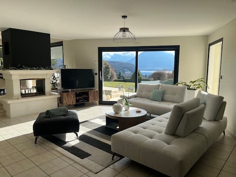 Propriété Airbnb réussie: Panoramic view of Lake Annecy-Pool-Jacuzzi-Sauna à Veyrier Du Lac