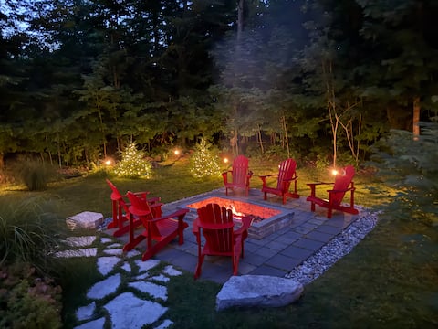 Top Airbnb: Breathtaking Serene cottage with Hot Tub in Tiny