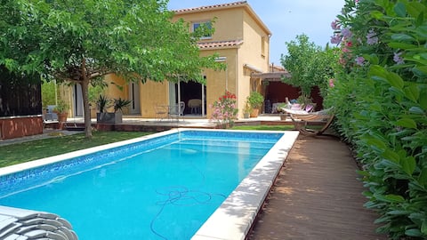 Cozy Villa with pool 15 minutes from the sea