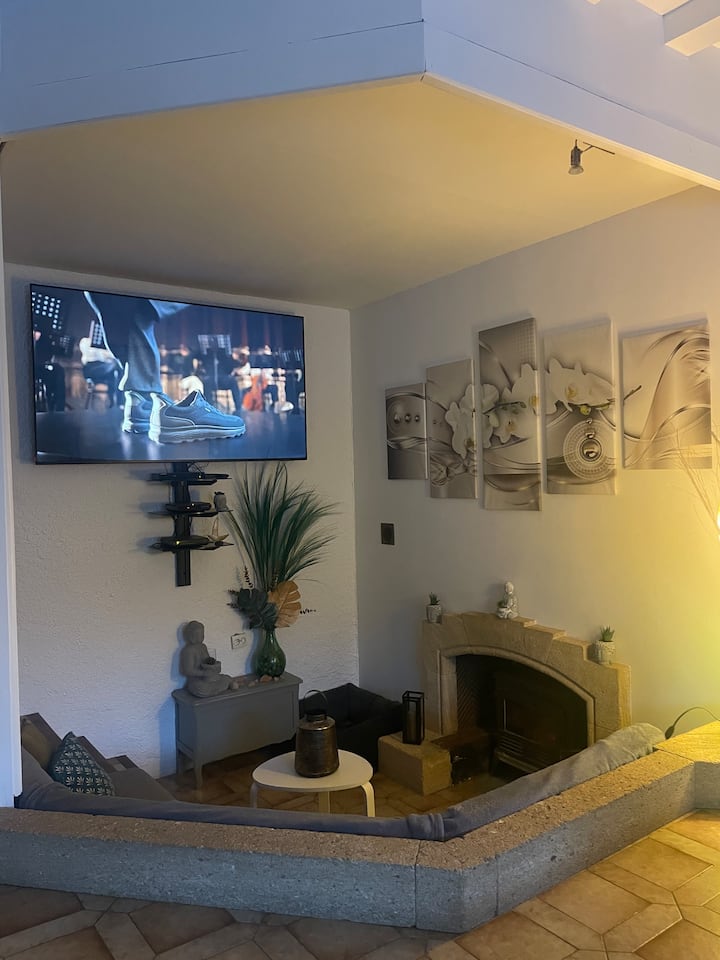 Belle Villa Avec  Piscine Chauffée Et  Jacuzzi - Oyonnax
