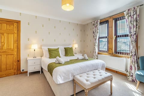 Popular Airbnb listing: Inverness City 3 bedroom house free parking in Inverness And Bona