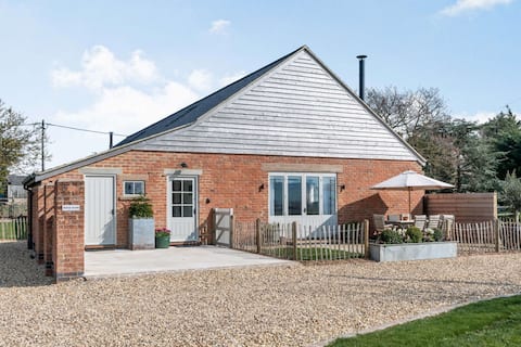 Cotswold holiday home with garden - Ridge Barn