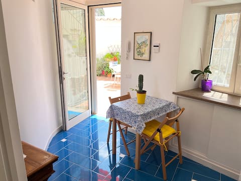 Popular Airbnb listing: “Girella” Positano - A/C, Wi-Fi, Patio w/sea view in Positano