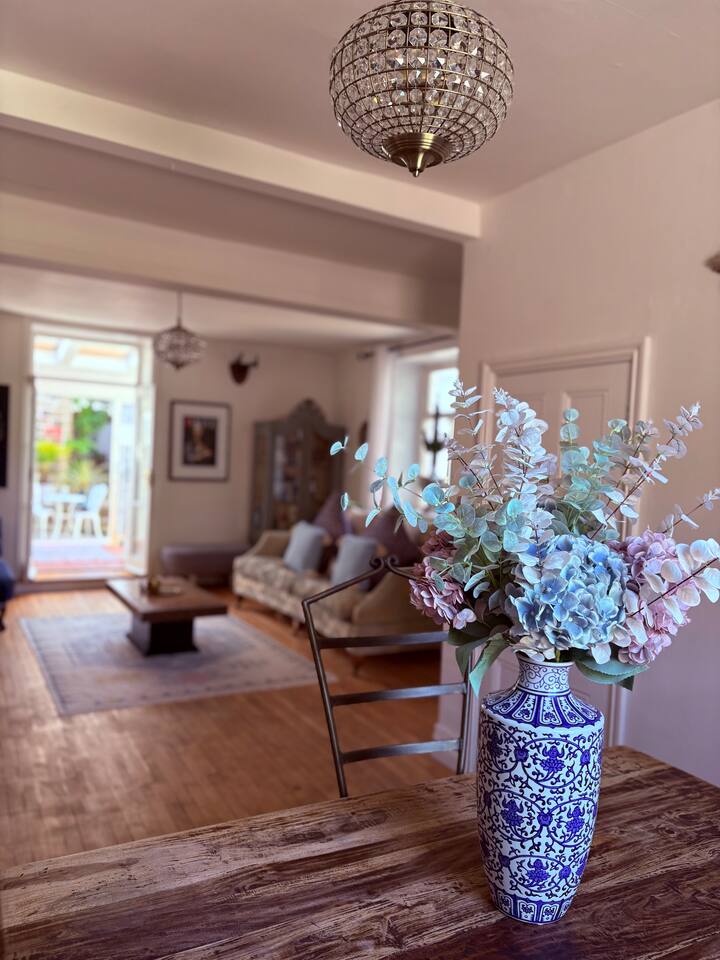 Eccentrically Rustic 200+ Yrs Georgian Guest Room - Edale