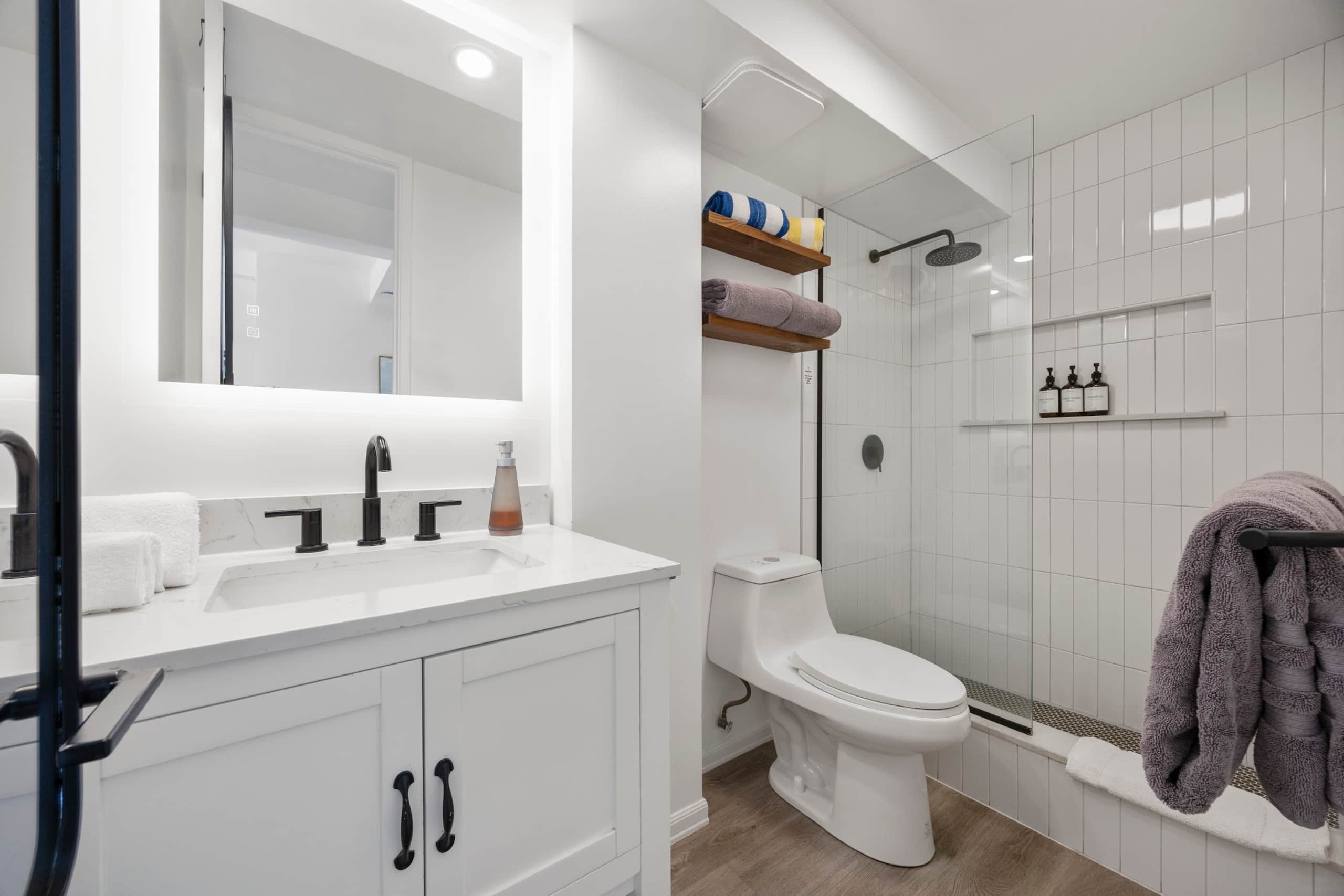 Condo in Honolulu · ★4.87 · Studio · 2 beds · 1 bath - Image 26