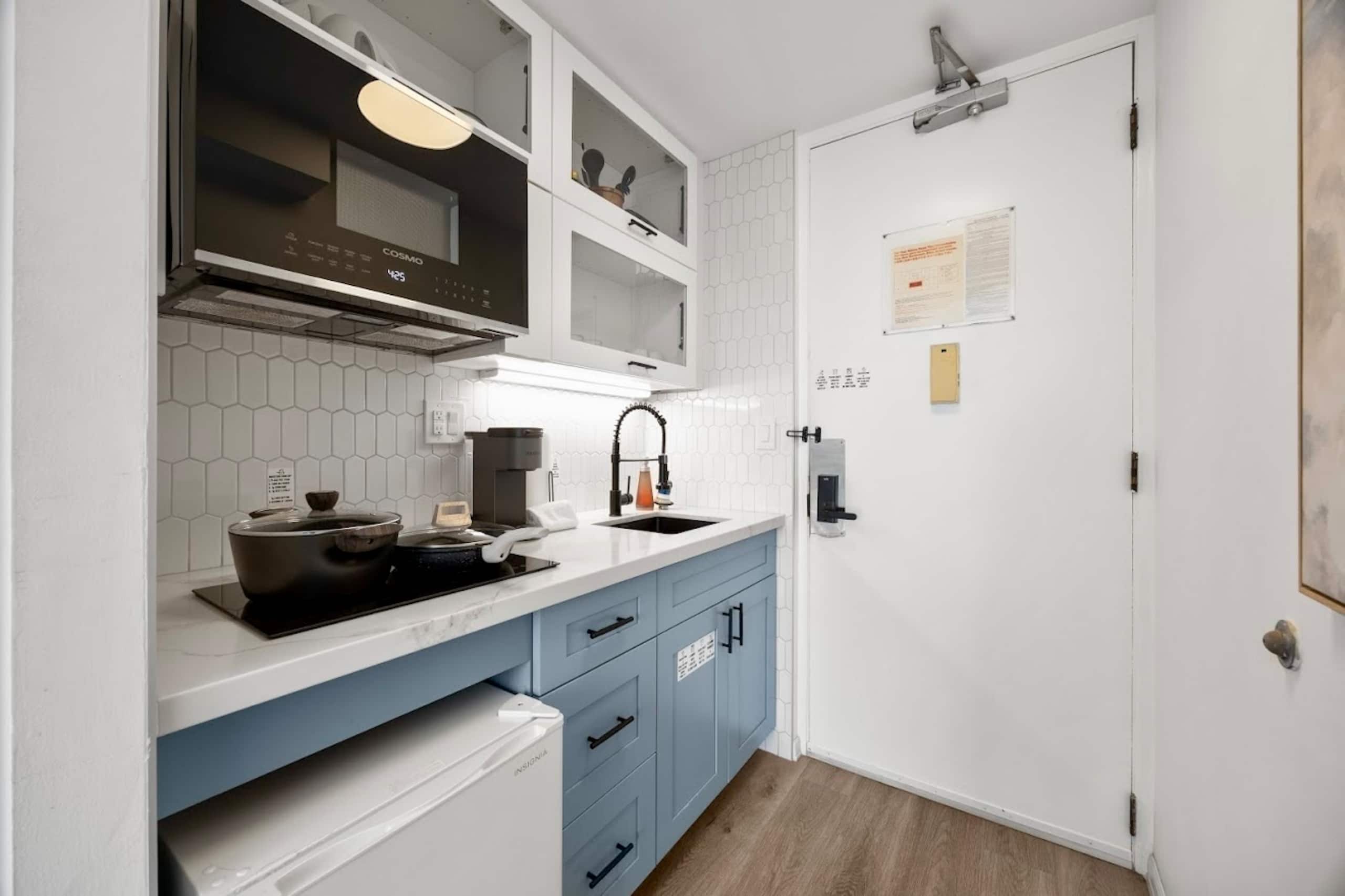 Condo in Honolulu · ★4.87 · Studio · 2 beds · 1 bath - Image 20