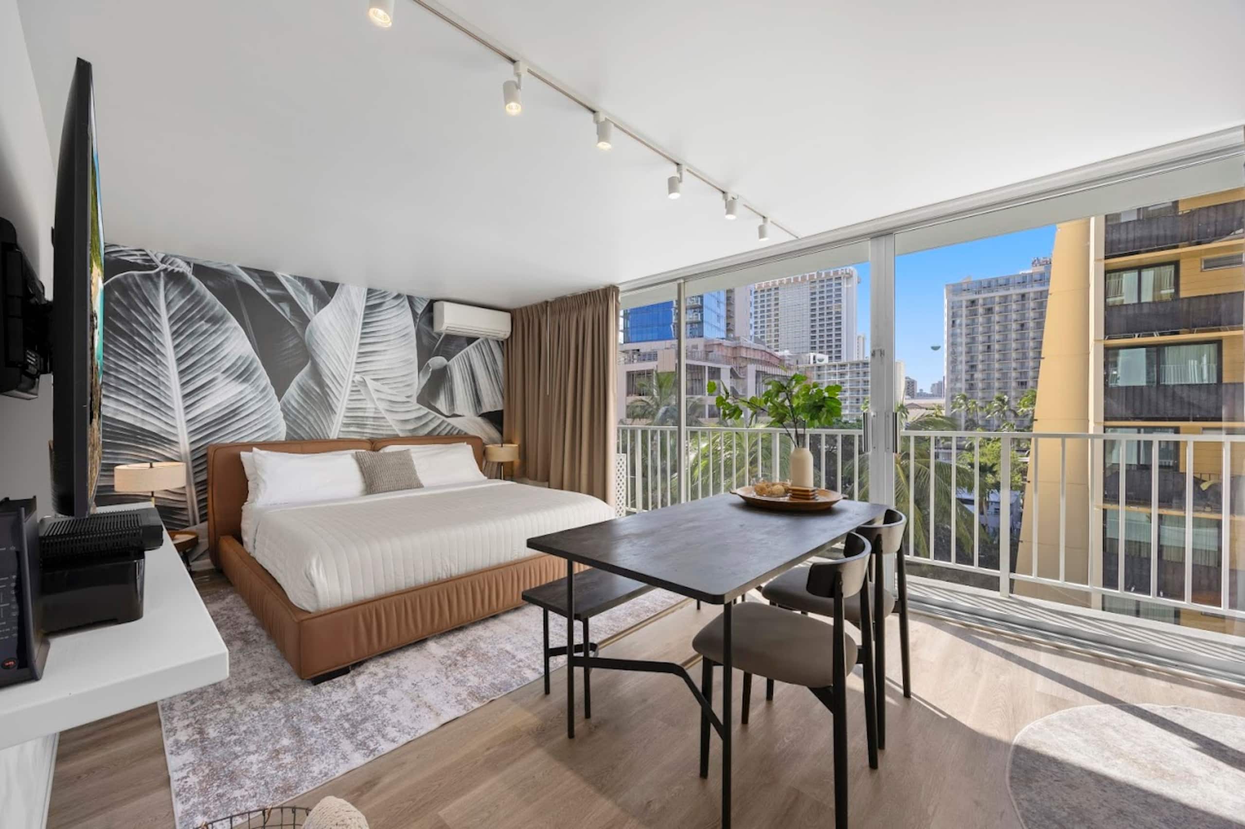 Condo in Honolulu · ★4.87 · Studio · 2 beds · 1 bath - Image 1