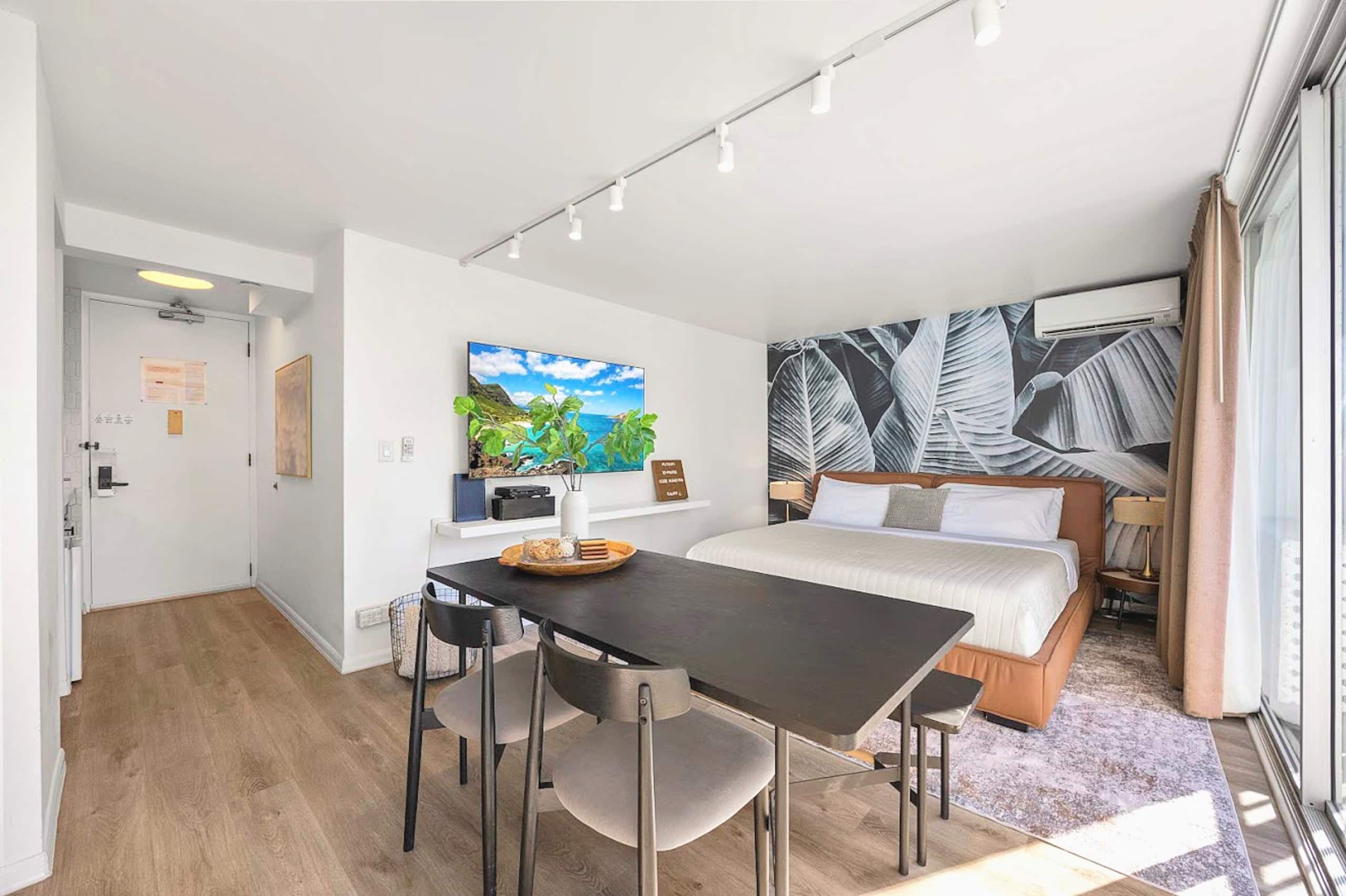 Condo in Honolulu · ★4.87 · Studio · 2 beds · 1 bath - Image 15