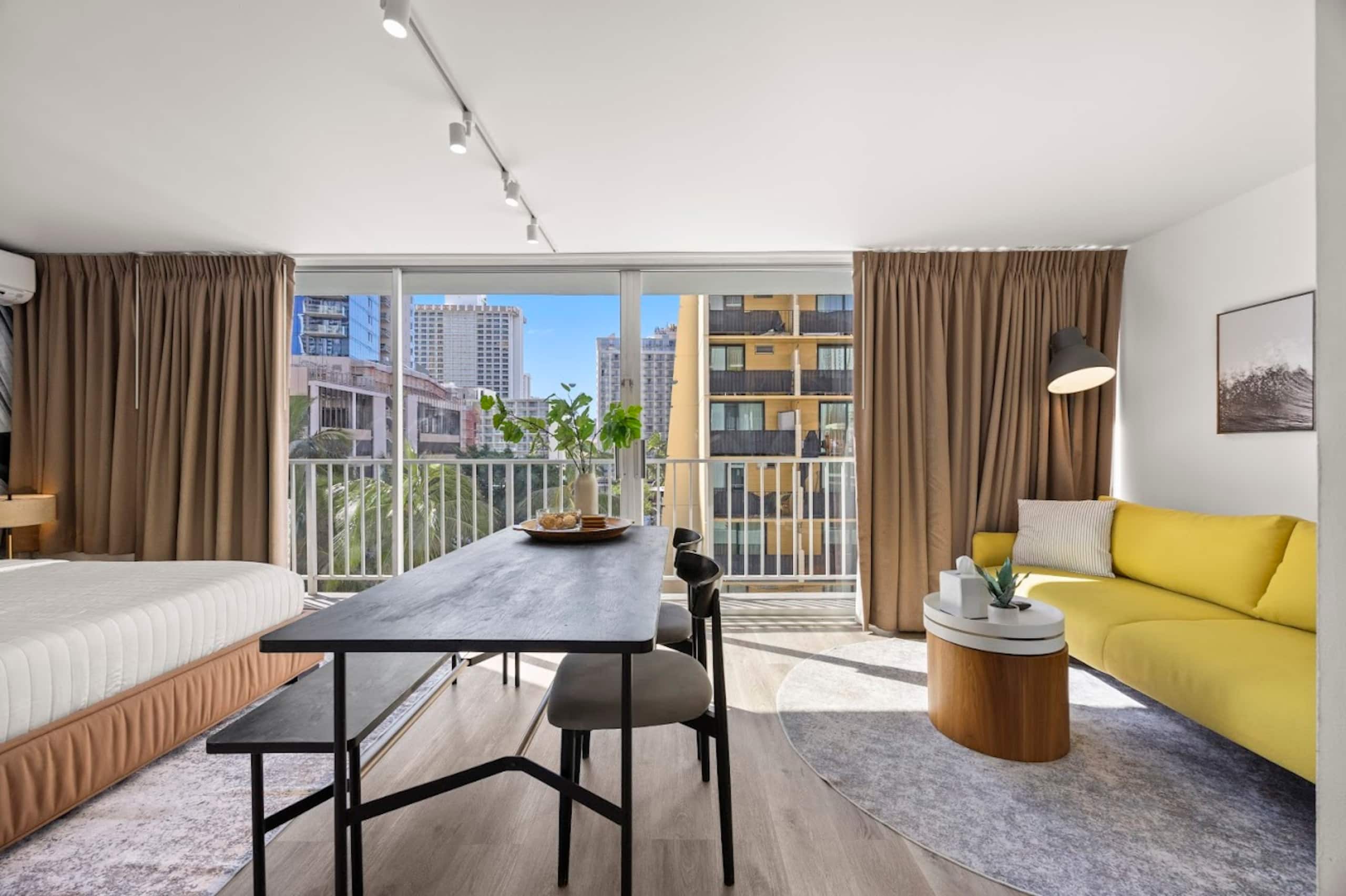 Condo in Honolulu · ★4.87 · Studio · 2 beds · 1 bath - Image 4