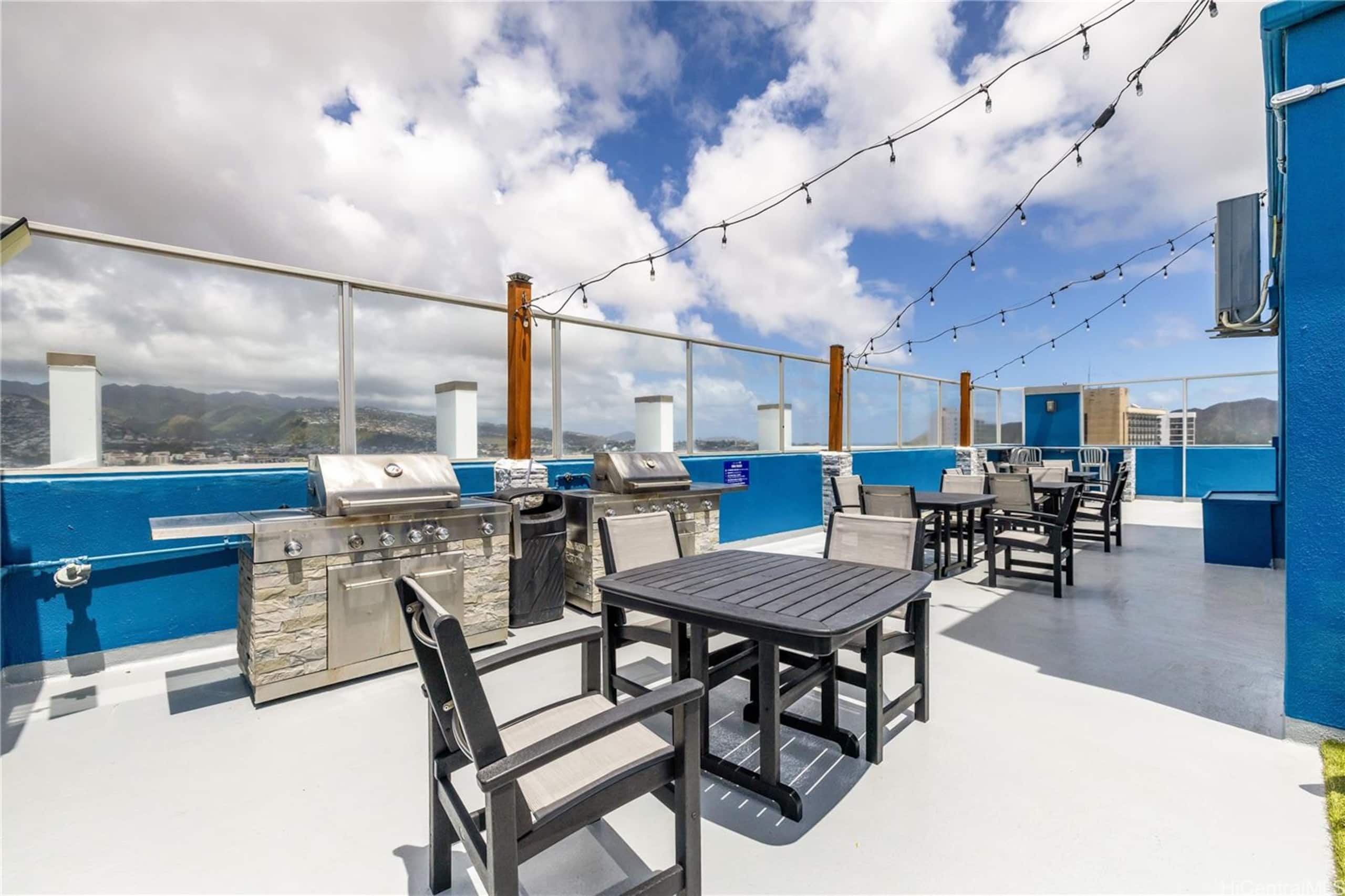 Condo in Honolulu · ★4.87 · Studio · 2 beds · 1 bath - Image 42