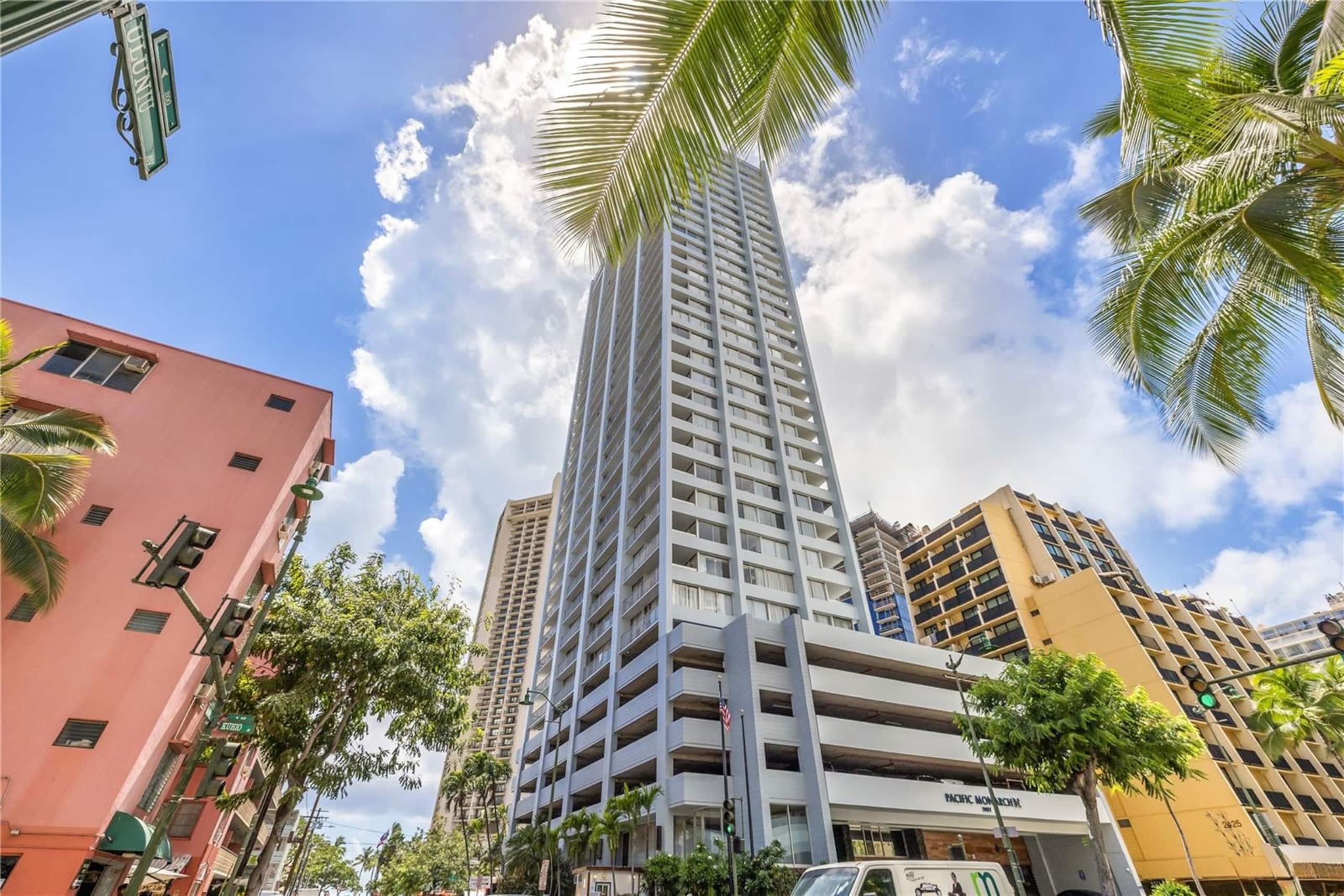 Condo in Honolulu · ★4.87 · Studio · 2 beds · 1 bath - Image 33