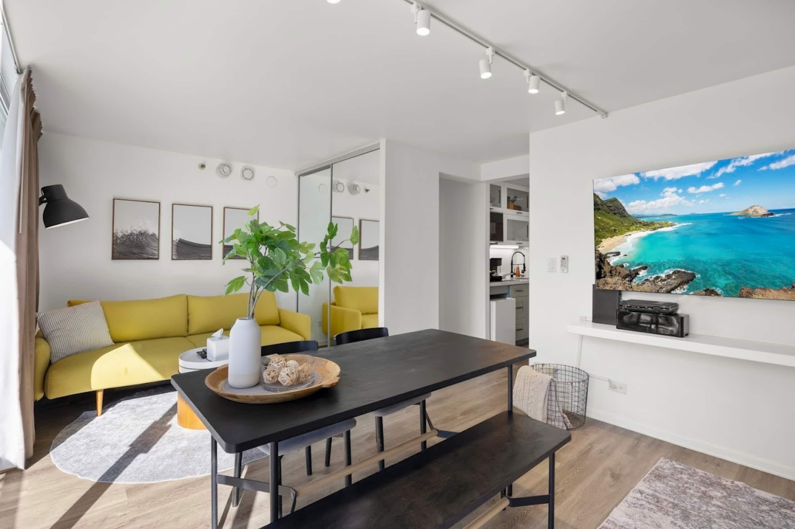 Condo in Honolulu · ★4.87 · Studio · 2 beds · 1 bath - Image 13